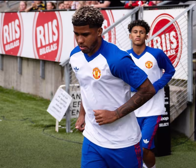 Manchester United Tayler Adamsga qiziqish bildirmoqda