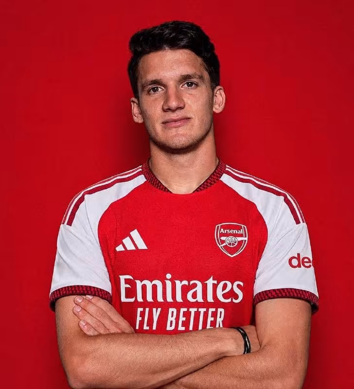 Tsolis "Arsenal"da 17-raqam ostida o'ynaydi