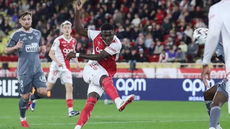 Chelsea Lamine Camara transferi ustida ishlamoqda