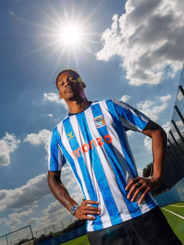 Itan Pinnok «Koventri Siti» futbolchisiga aylandi