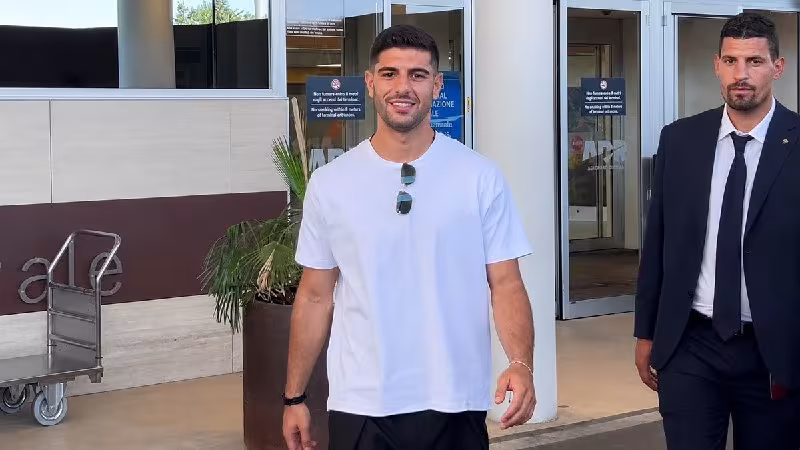 Konstantinos Kulierakis Rimga yetib keldi