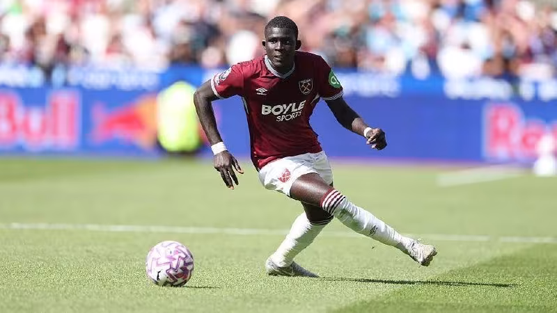 Brentford El Hoji Malik Diuf uchun taklif tayyorlamoqda