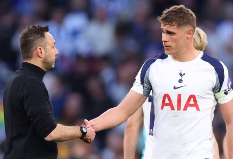 Mikki van de Venning «Tottenxem»da qolishiga Roberto De Dzerbi sababchi bo'lgan