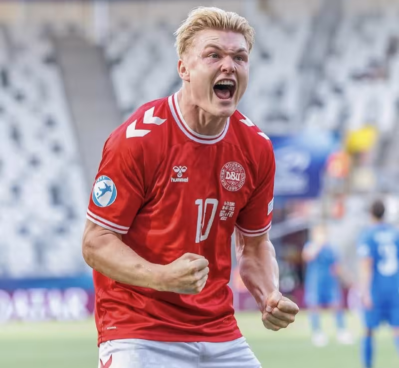 Konrad Xarder Strasburga ijaraga o'tmoqda