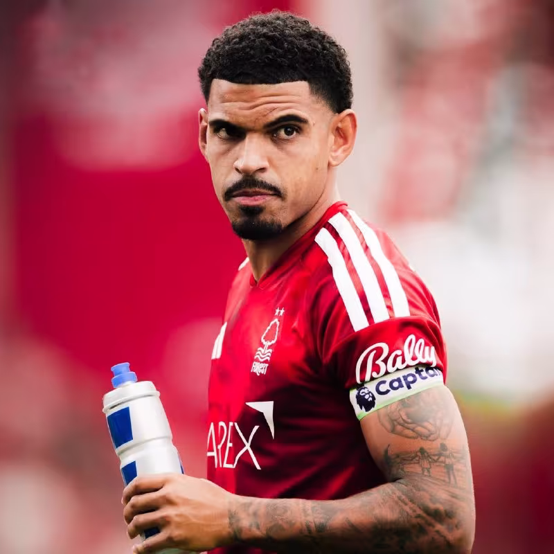 Morgan Gibbs-White «Chelsi» nishonida