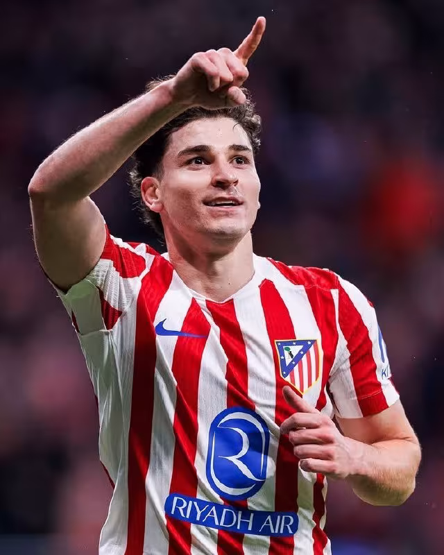 Xulian Alvares «Arsenal» nishonida
