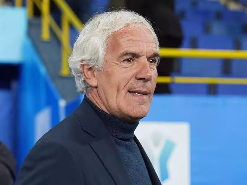 Roberto Donadoni: «Rafael Leao ba'zida sochidan tortib olishim kerak bo'ladi»