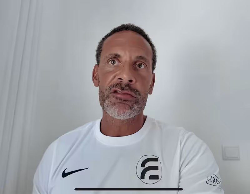 Rio Ferdinand Konsa transferi haqida fikr bildirdi
