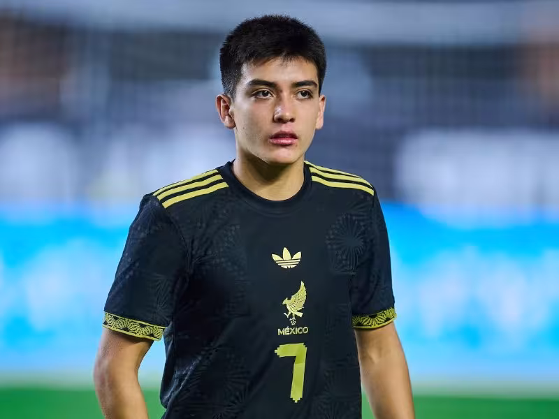 PSJ Jilberto Mora transferi uchun asosiy da'vogarga aylandi