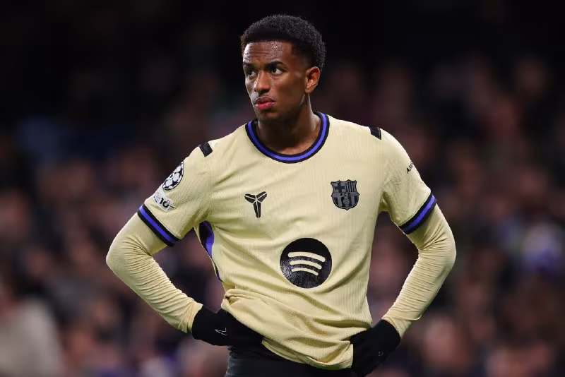 Manchester United Alejandro Balde transferi bo'yicha muzokaralar olib bormoqda