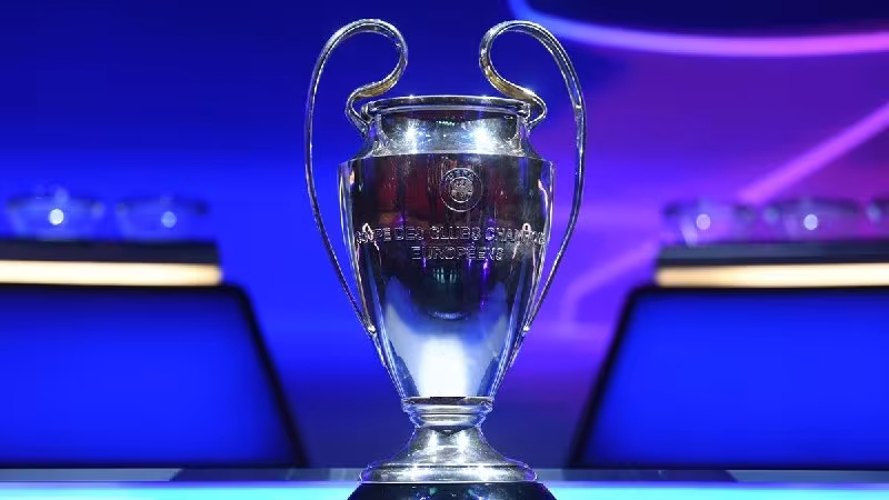 «Roma» muxlislari Chempionlar ligasi chiptalari uchun navbatga turishdi