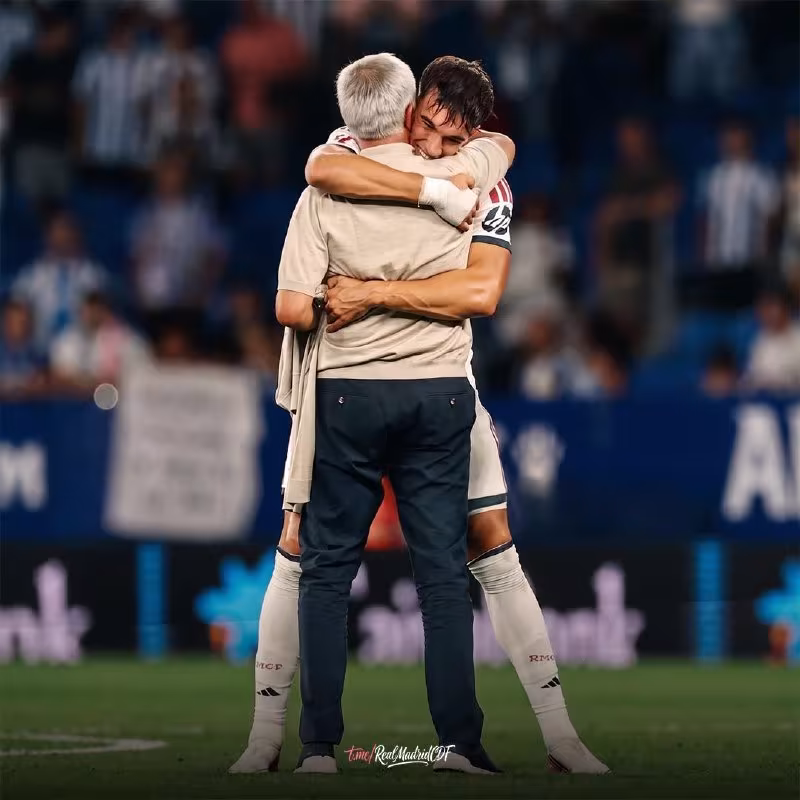 Mourinho va Espi o'yin yakunida