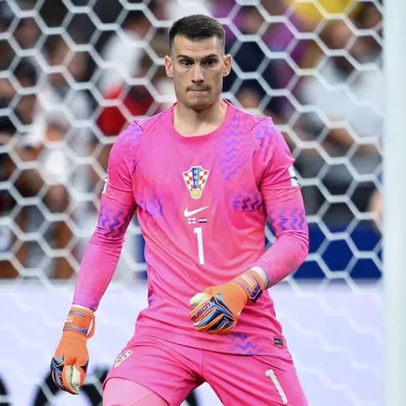 «Barselona» Dominik Livakovichni o'z safiga qo'shib olmoqchi