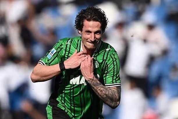 Latsio Andrea Pinamonti transferi bo'yicha muzokaralarni qayta boshladi