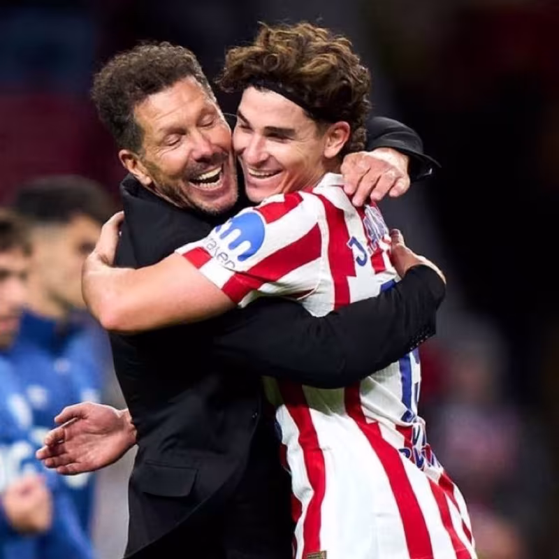 Diego Simeone Julian Alvarez bilan uchrashdi