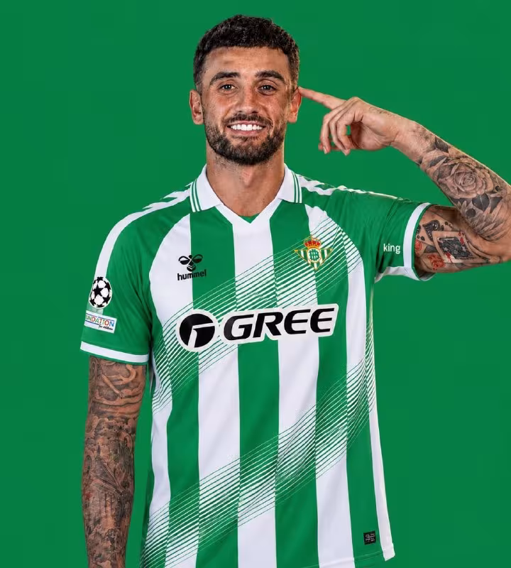Troy Parrott "Real Betis" safiga o'tish uchun Sevilyaga yetib keladi