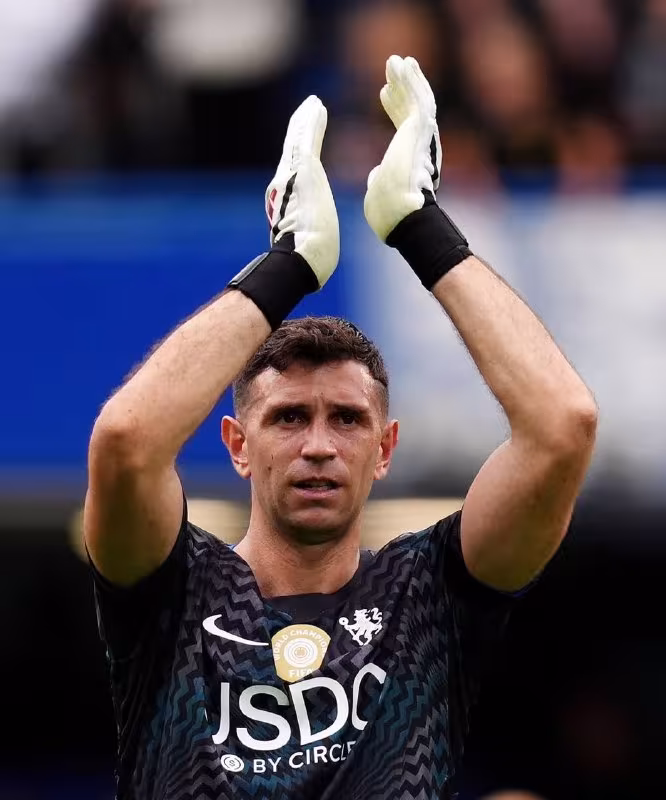 Emiliano Martines «Chelsi»ga o'tishi va «Brayton» ustidan qozonilgan g'alaba haqida