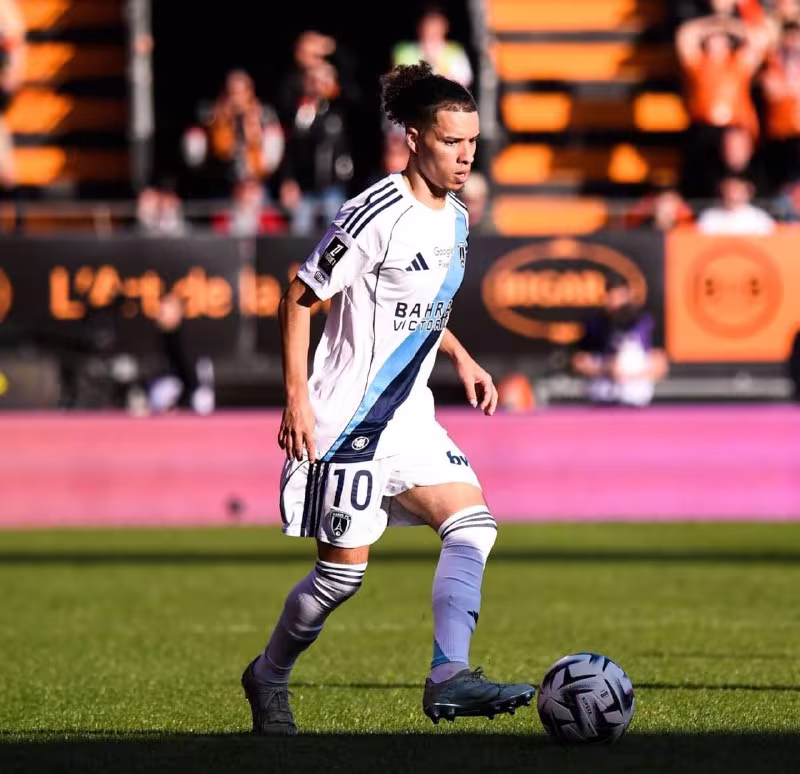Liam Rosenior Kebbal va Kamaraning kelajagi haqida fikr bildirdi