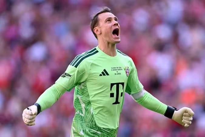 Gregor Kobel Manuel Neuer haqida fikr bildirdi
