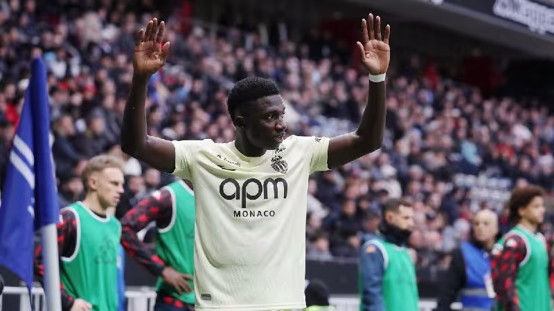 Chelsi Lamine Kamara uchun kurashga qo'shildi