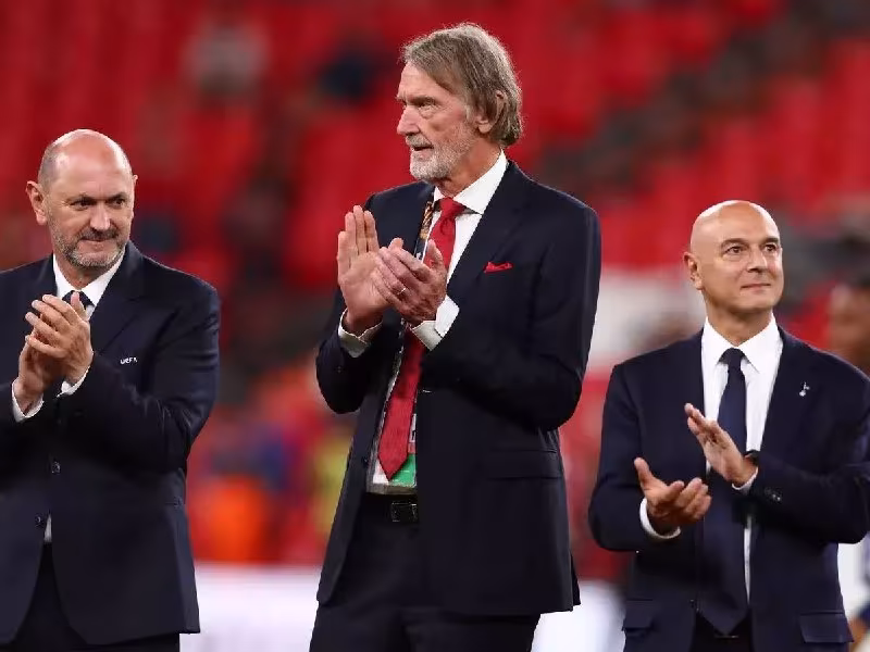 Manchester United transfer oynasida yangi futbolchilarni xarid qilish uchun byudjetga ega