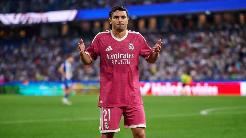 Milan Braim Dias va Harvi Elliott nomzodlarini ko'rib chiqmoqda
