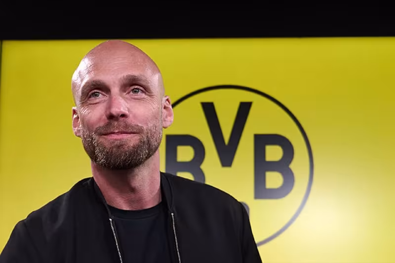 Dortmund qanot himoyachisi izlamoqda