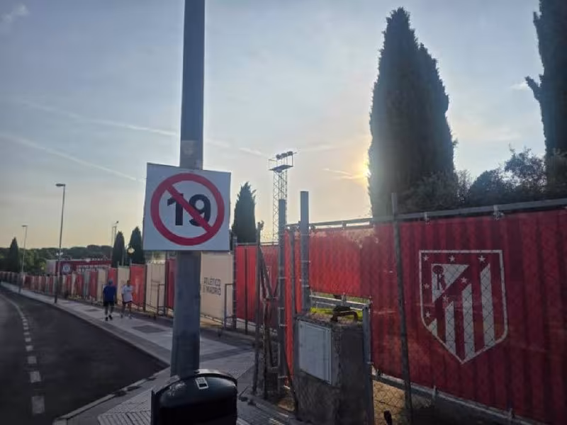 Atletiko Madrid muxlislari Xulian Alvaresga qarshi norozilik bildirishmoqda