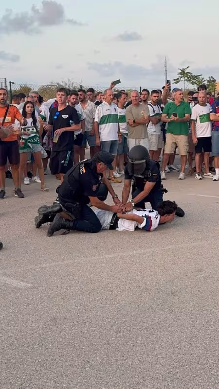 Elche stadioni yaqinida «Barselona» muxlisi hibsga olindi