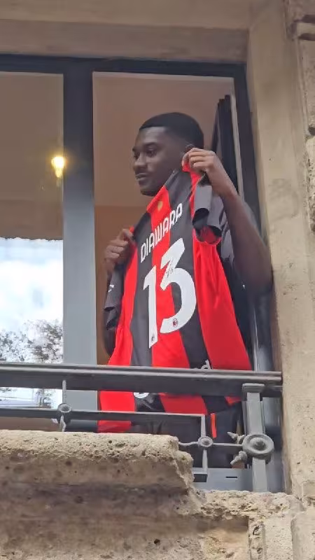Milan nega yangi himoyachi sotib olmadi?