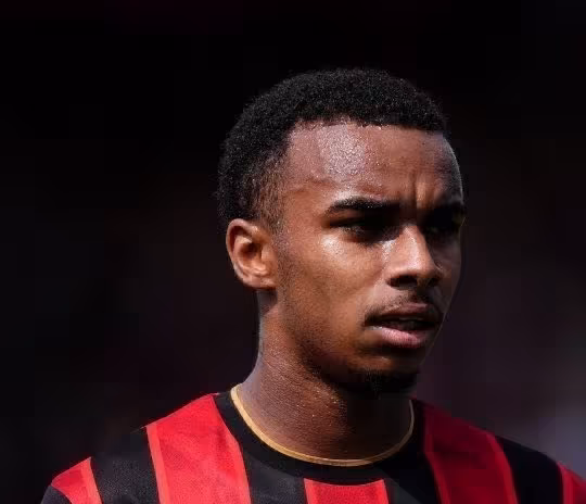 Arsenal Junior Krupini nishonga olgan