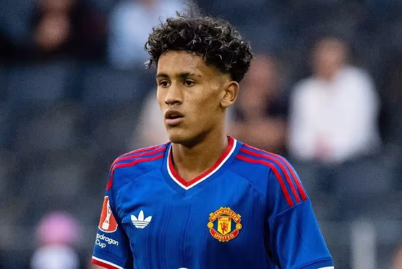 Manchester United yosh iqtidor egasi Jey-Jey Gabriel bilan bog'liq vaziyatdan xavotirda