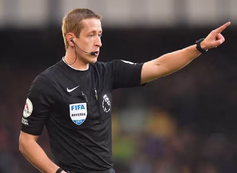 Jon Bruks «Everton» o'yinini boshqarib boradi
