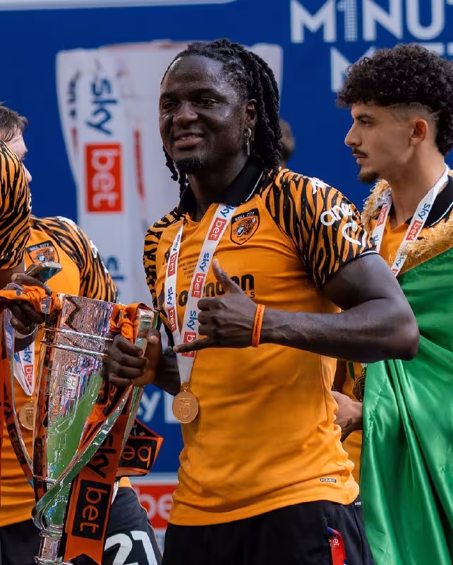 Devid Akintola «Xall Siti»ni tark etdi