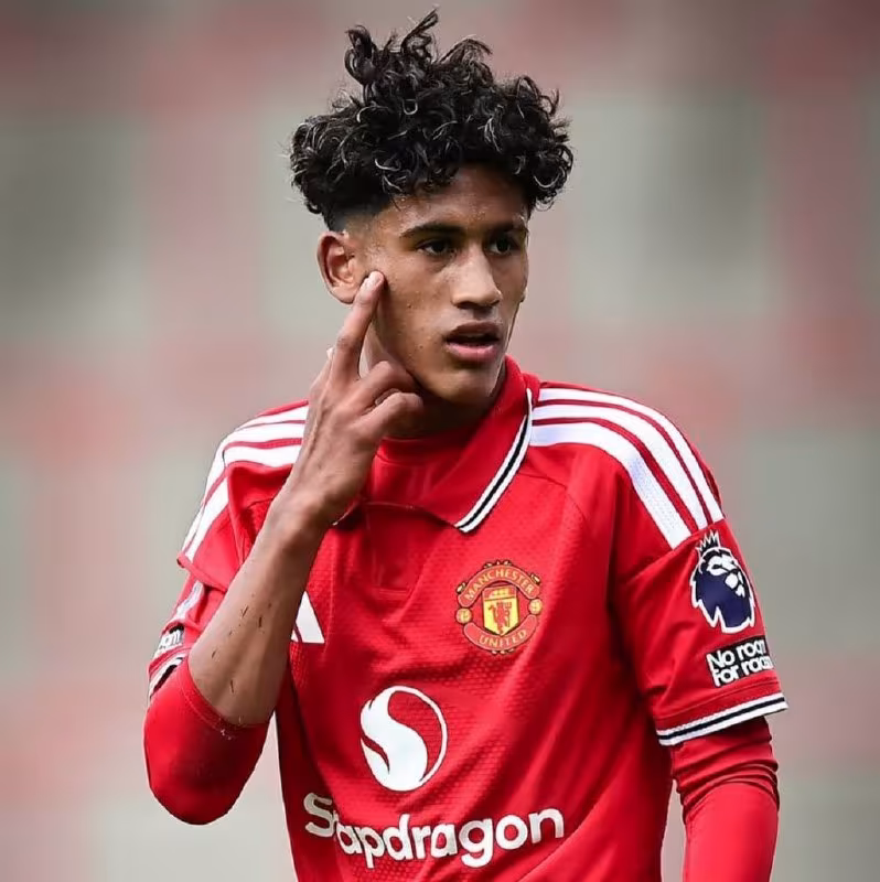 Manchester United Jey-Jey Gabrielning otasi bilan bog'liq vaziyatni kuzatmoqda