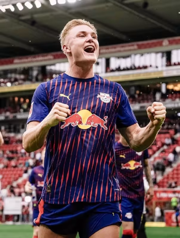 Konrad Xarder «Strasbur» futbolchisiga aylandi