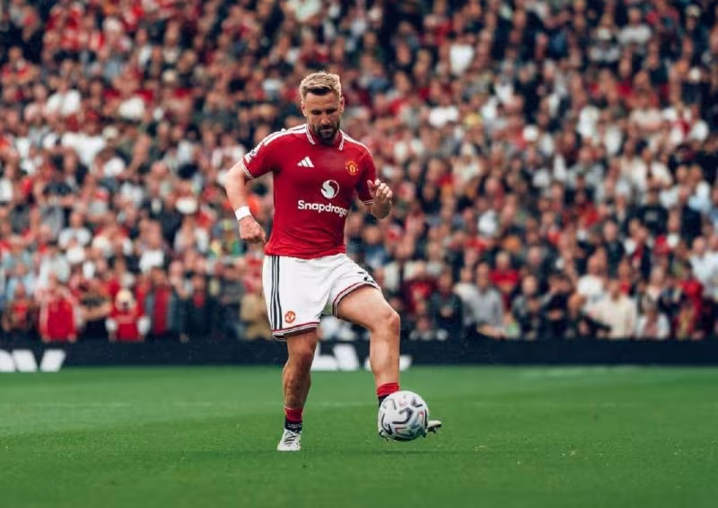 Manchester United yozgi transfer oynasida yangi chap qanot himoyachisini xarid qilmaydi