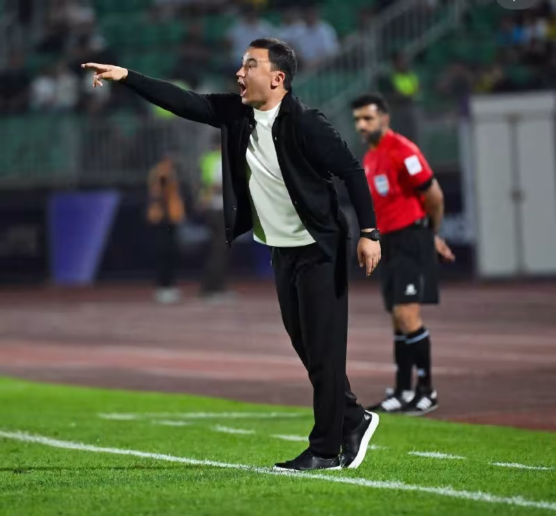 Martin Lowe Neftchi bosh murabbiyi Islombek Ismoilov haqida maqola e'lon qildi