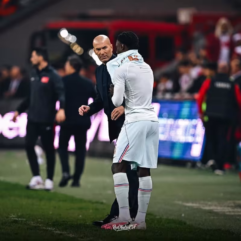 Zinedin Zidan Kamavinganing o'yiniga yuqori baho berdi