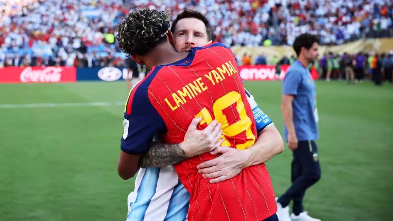 Lamin Yamal Messi bilan bo'lgan surat va o'zaro munosabatlari haqida