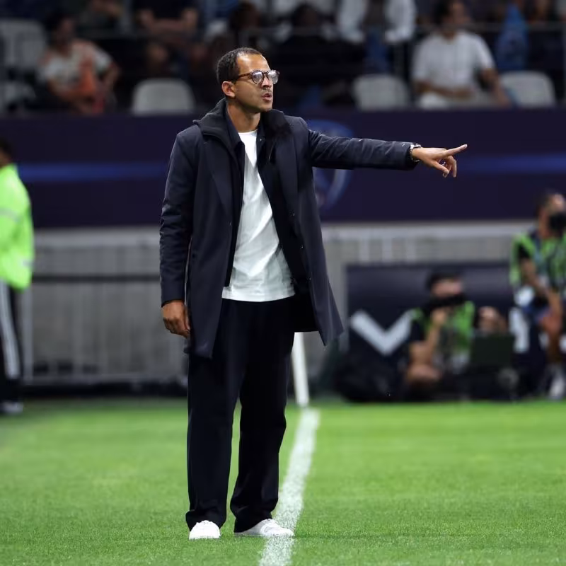 Liam Rosenior o'zining sobiq jamoasi Strasburga qarshi maydonga tushadi