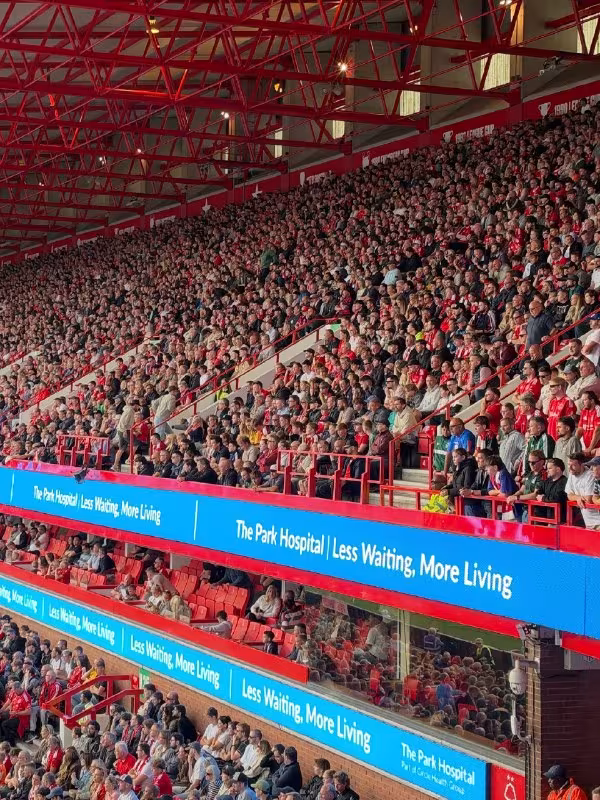 Nottingham Forest o'z stadionidagi LED-ekranlar joylashuvini o'zgartirdi