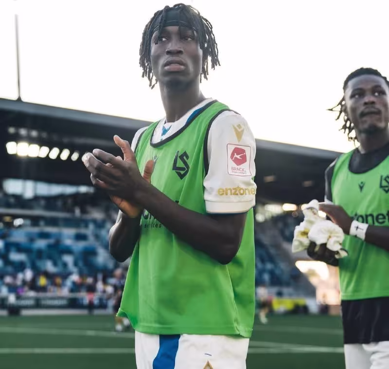 Manchester United Seku Kone o'yinini kuzatmoqda